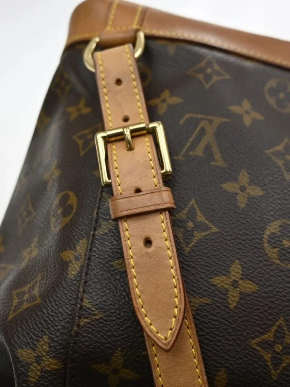 Louis Vuitton 👇please check